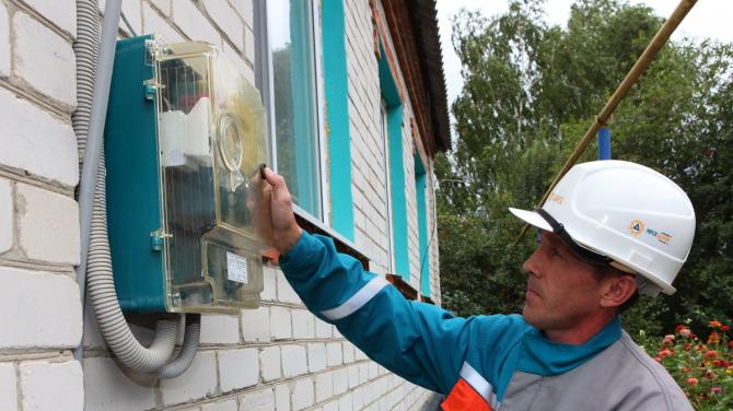 Replacing an electricity meter: in what case can power engineers insist on replacement, at whose expense will this be done and what will happen if the meter is not changed